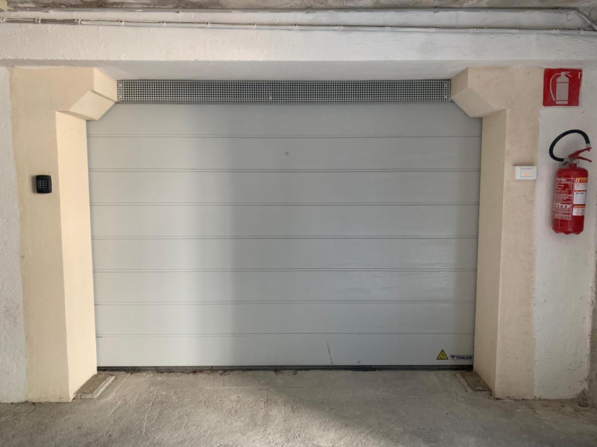 Neu, Zentral, Sonnig, Garage Inklusive Apartment